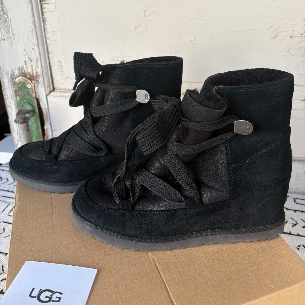 UGG Classic Femme Lace Up Black Suede Leather Boots w/Sheepskin Lining Sz 9